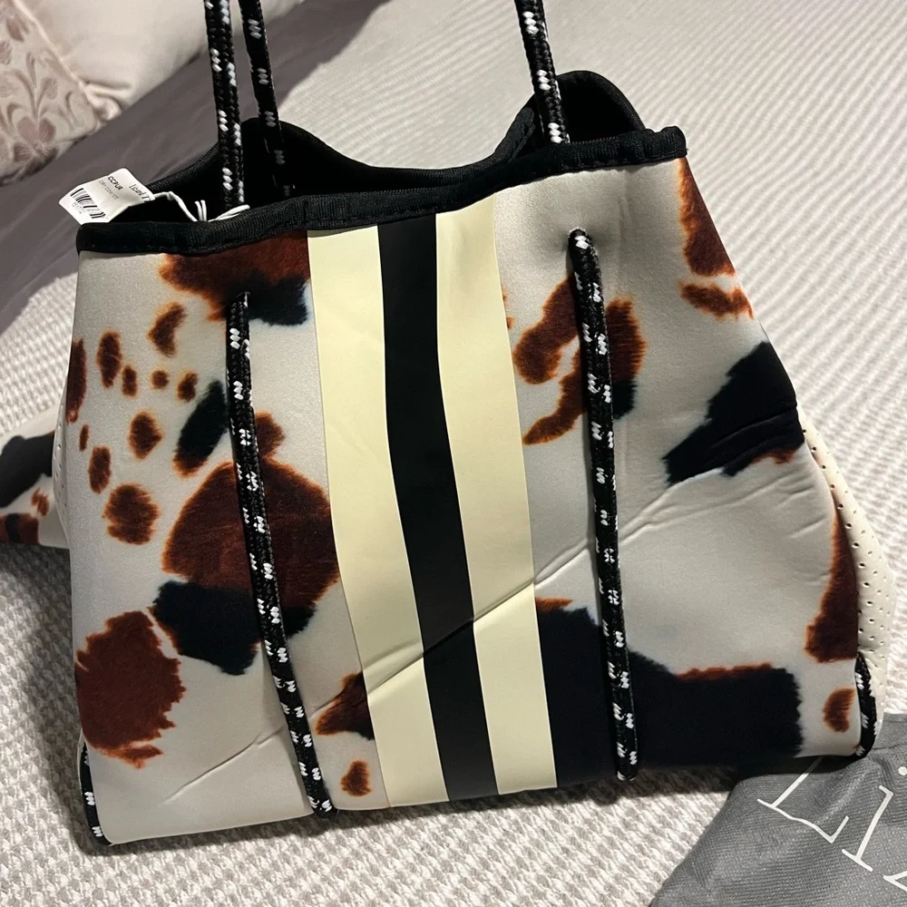 Stylish Cow Print Tote Bag - Picture 3 of 10